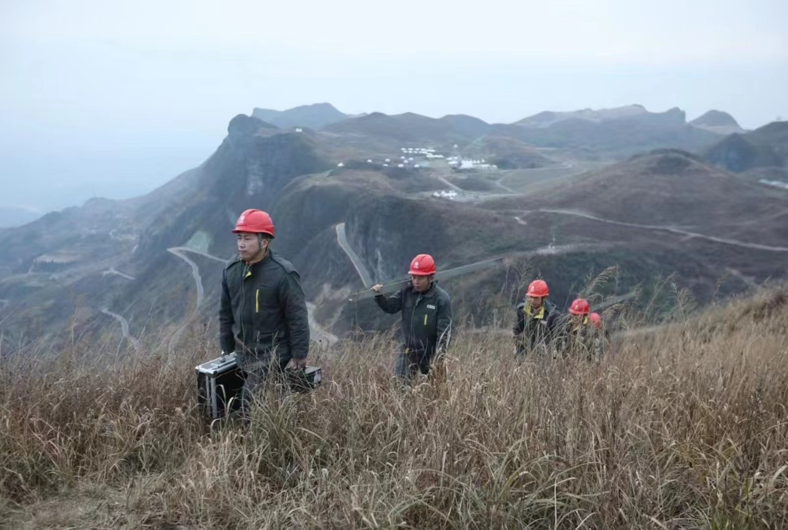 大范圍雨雪冰凍天氣來襲 湖南電網嚴陣以待迎戰冰雪